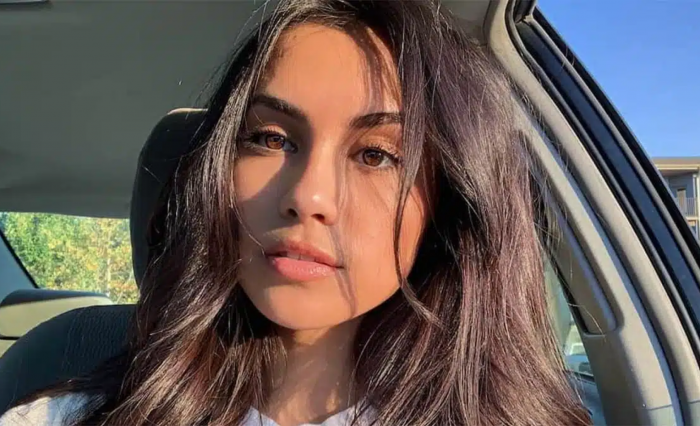 Universitat de Barcelona - Influencer crea a su clon usando IA y la alquila - miniatura